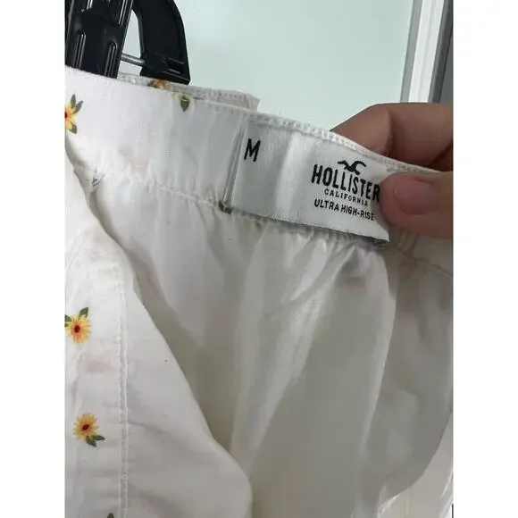 Hollister Ultra High Rise White and Sunflower Pattered Mini Skirt - Picture 4 of 8